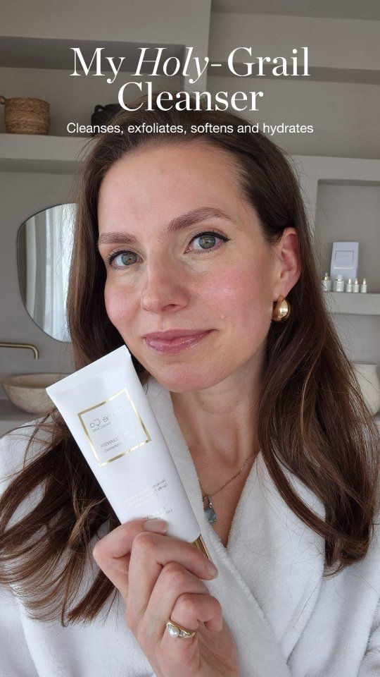 Our La Crème Cleanser revolutionizes your skincare routine ✨️. No more double cleansing needed—this multi-purpose cleanser effortlessly removes dirt and even waterproof makeup in one go, all without stripping or drying your skin.
Free from alcohol and irritating ingredients, La Crème Cleanser is a gentle yet powerful solution suitable for all skin types, including sensitive skin. Enriched with enzymes from papaya and pineapple, it gently exfoliates while its hydrating formula 💦 leaves your skin feeling exceptionally soft and hydrated.Indulge in the ultimate skincare experience with Comme Ça Skincare.
•
•
•
#CommeÇaSkincare #LuxurySkincare #NaturalBeauty #VeganSkincare #EcoChic #PureElegance #SkinGlow #SustainableBeauty #LuxuryLife #CleanBeauty #SkincareRoutine