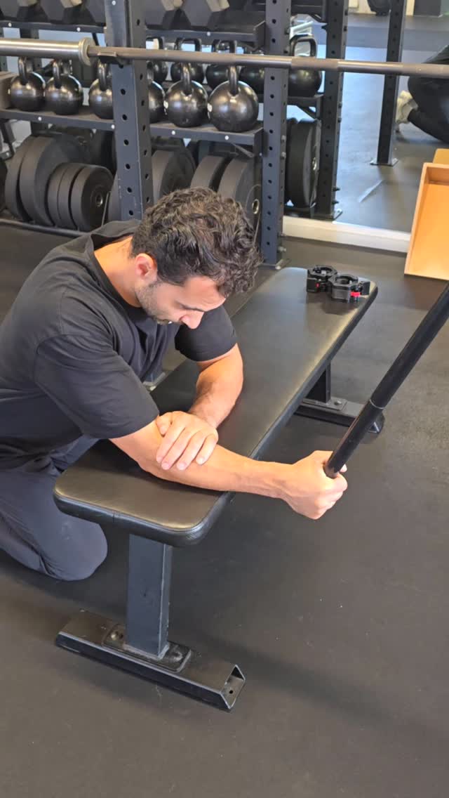 🚨 Forearm Pain from Calisthenics? 🚨
As a physio and trainer, I see so many people struggle with forearm injuries, especially when they dive into calisthenics. 🤕 Movements like the #planche, #front levers , and work on the gymnastic rings put huge stress on your forearms. If you're not careful, these forces can lead to inflamed muscles or even worse, tendinopathy—a painful injury to the tendons that can set you back for months!
🔑 After the rest phase, it’s crucial to rebuild strength #safely. These post-injury planche prep drills are amazing to functionally strengthen your forearms and help prevent future injuries. Plus, you'll love the insane pump! 💪
👉 Try these out and feel the difference!
Don’t forget to like, comment, and share this with your workout buddy or anyone who could use stronger forearms.
While you are here, have a look at @prozis website and use my discount code: CALISTHENICSUNITED
#forearmstrength #calisthenicsrecovery #tendinopathyfix #plancheprep #injuryprevention #physiotips #streetworkout #coreislife #fitnesshacks #traininghacks #diy #saturdaymotivation #goals #gymusa #fitfam #fitdutchies #espamsterdam