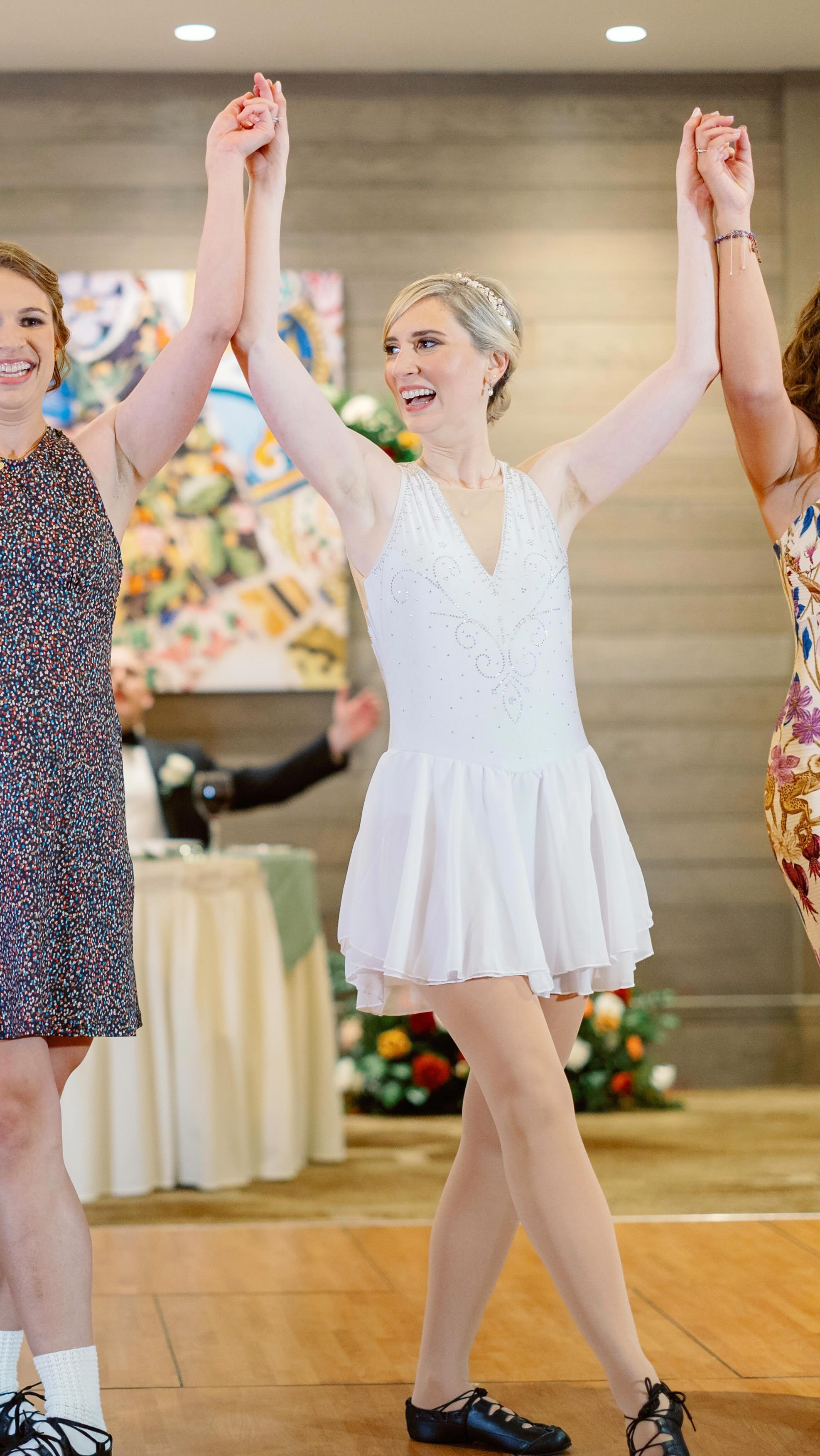 Us after this wedding: Ok where do we sign up to learn how to Irish Dance? 👏
🎥: @goldenviewvideoco
📸: @kistephotography
#orlandoweddingvideographer #floridaweddingvideographer #disneyweddingvideographer #destinationweddingvideographer #disneyweddings #coronadosprings #disneyscoronadosprings #coronadospringswedding #disneybride #irishdance #weddingdance #weddingsurprise #weddingmoments #2025bride #2026bride #disbride #disneyfairytaleweddings