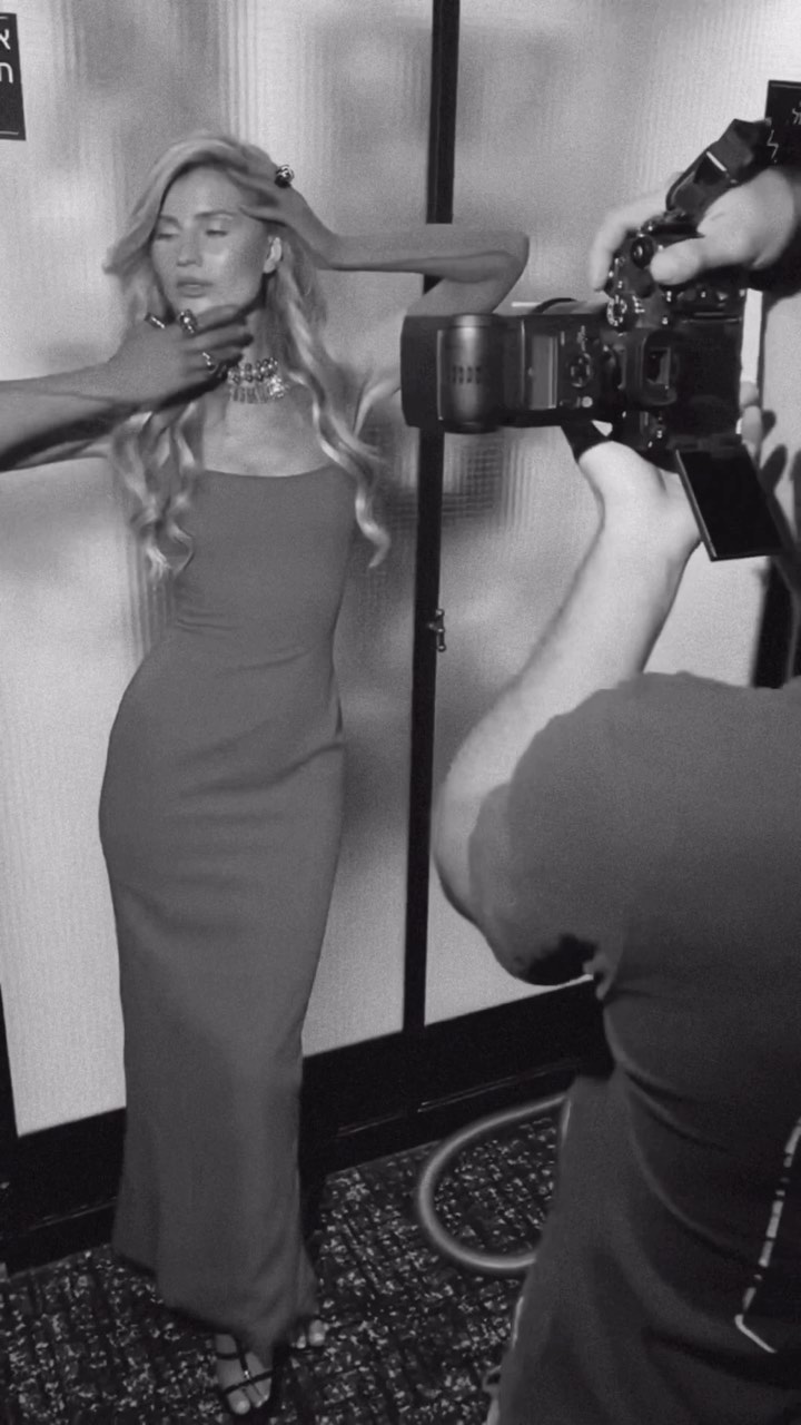 Sophisticated and elegant look
@lovisafahraeus for @fashion_israel.mag
@itmodels
Photo @mayo.pix
Beauty @ramben_joyart
Style @avigail.shneor.zorea
#fashionprodaction #elegantdress #eveningdress #gloves #liorschwartzman