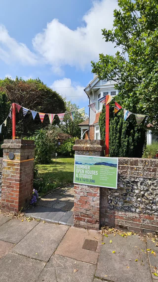 All set up for the start of another lovely day in the garden with the ESP team and guest artists at 40 Summerdown Road, Eastbourne
We had such a lot of fun yesterday chatting ceramics and gardens, eating cake and relaxing. Join us today - we're open from 11 to 5
@elizabethbetsydoak
@sussexcraftweek
@sussexwillow
@creative_eastbourne
@eastbourne_insta
@eastbourne.artists.open.houses
@hannah.cope.art
@blue_whale_pottery
@karenpetersceramics
@clshoos
@sylviieeii
@chrismurphyceramics