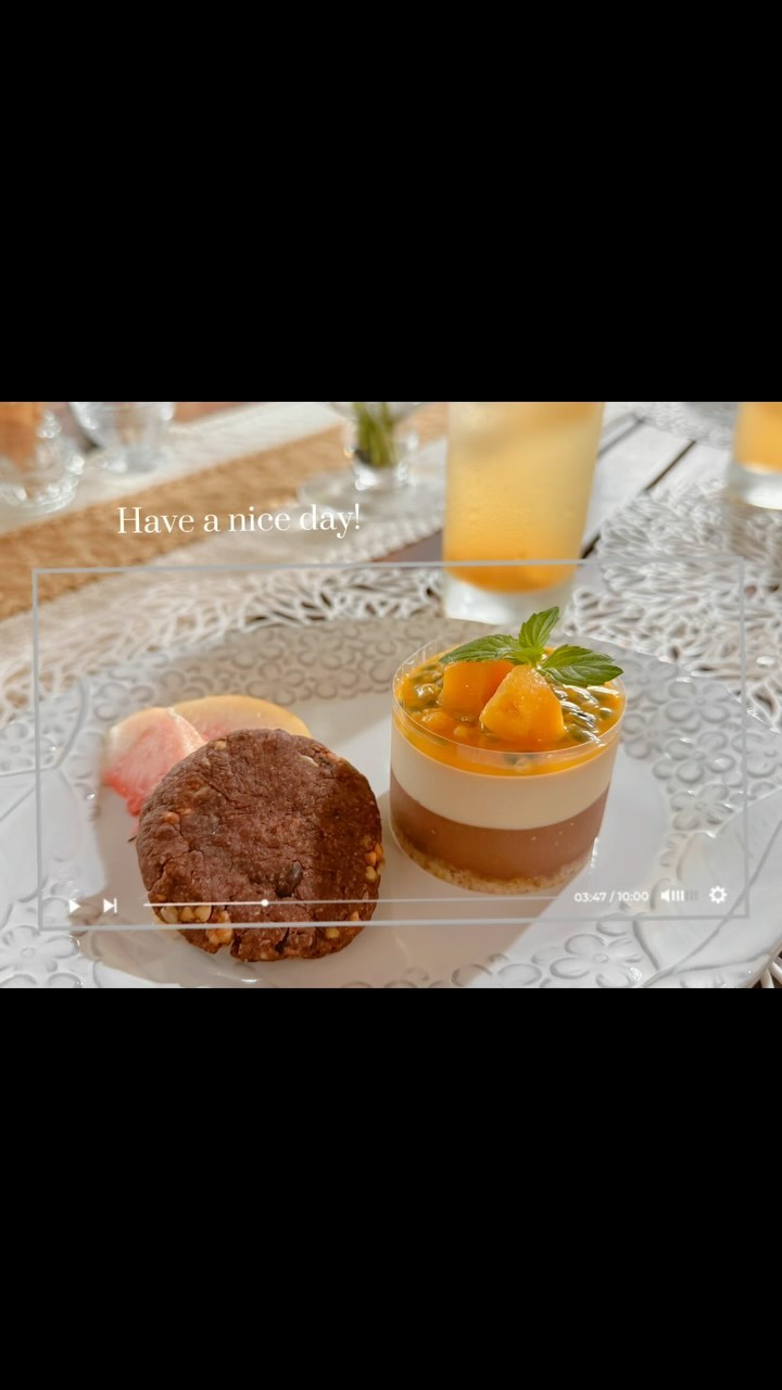 〜𝒀𝒐𝒈𝒂 𝒙 𝑹𝒂𝒘 𝒔𝒘𝒆𝒆𝒕𝒔 𝒄𝒐𝒍𝒍𝒂𝒃𝒐𝒓𝒂𝒕𝒊𝒐𝒏 𝒆𝒗𝒆𝒏𝒕 〜
ヨガ×ロースイーツ
リクエスト開催にて𓀡
@premanatomoco による身体に向き合うヨガ𓀡
【 本日のスイーツプレート𓎩 】
𓊯 パッションフルーツ(いちご)の
Rawドロップムースケーキ
𓊱 発酵あんこのナッツサブレ
𖠚ᐝ 発酵レモネード
暑さで疲労がたまりやすい夏。
そんな時には夏のフルーツがおすすめ!
パッションフルーツの種にはポリフェノールの一種である『ピセアタンノール』が豊富✧
このピセアタンノール、
なんとぶどうの7000倍!!
強力な抗酸化作用、メラニンの生成抑制、
コラーゲンの生成促進と美容や健康にとっても嬉しいものになります
強い陽射しでダメージを受けたお肌や身体のケアに
ぜひ摂りたいフルーツの一つですね❤︎︎
次回もお楽しみに…✽ᐝ
10月10日(木) 10:30〜
˚˙༓࿇༓˙˚˙༓࿇༓˙˚˙༓࿇༓˙˚
◆日時
現在未定(リクエストも可)
◆費用
3,000円
◆内容
ヨガ 60分 + カフェタイム(スイーツ+ドリンク付き)
◆場所
@lohastic
✻少人数しか入れませんので、定員に達し次第締め切らさせていただきます。ご了承ください。
º· .•*¨✼ºᵒ••ᵒº° ˚°ºᵒ••ᵒº.✼¨*•.* ゚
《8月スケジュール》
28〜30日
スピリチュアルカウンセリング
《9月スケジュール》
2、4、22、28〜30日
お休み
3(新月)、18日(満月)
光のローチョコBOX販売
5〜6、9〜13、17、19〜20、24〜25、27、30日
スピリチュアルカウンセリング
26、28日
発酵Rawスイーツ レッスン
上記日程以外で
ロースイーツのテイクアウト&リクエストレッスン
スピリチュアルカウンセリング受付中♪
(土日祝日はテイクアウトはお休みです)
⁎⑅⃝⁎୨୧⁎⑅⃝⁎୨୧⁎⑅⃝⁎୨୧⁎⑅⃝⁎୨୧⁎⑅⃝⁎୨୧⁎⑅⃝
《募集中講座》
🌿ロースイーツパティシエ認定講座
→ロースイーツのノウハウを学びます
🌿ローショコラパティシエ講座
→ローチョコレートに特化した講座です
🌿他リクエスト可能
🌹花おはぎレッスン
ヴィーガン仕様のあんこを使った可愛いお花絞り
🌹ショコラフラワー講座
仕様の違う3種類のチョコレートでお花絞り
🌿𝒍𝒐𝒉𝒂𝒔𝑻𝑰𝑪 𝒔𝒘𝒆𝒆𝒕𝒔は
日本ヘルシーフード協会
『ロースイーツパティシエ』
『ローショコラパティシエ』
𝒓𝒂𝒘&𝒓𝒂𝒘認定校になります
@𝗋𝖺𝗐𝗌𝗐𝖾𝖾𝗍𝗌.𝖺𝗄𝗂.𝗏𝖾𝗀𝖾𝖻𝗂𝗈
🍎発酵料理教室 円居認定講師
🌹社)𝑨𝑳𝑨
『ショコラフラワー認定講師』
になります
*・゚゚・*:.。..。.:*・゚゚・*:.。. .。.:**・゚゚・*:.。..。.:*・゚゚・*:.。.
《𝒍𝒐𝒉𝒂𝒔𝑻𝑰𝑪 𝒔𝒘𝒆𝒆𝒕𝒔》
ロースイーツ/花おはぎ/ベビー教室/スピリチュアルサロン
☆𝑳𝑰𝑵𝑬 (𝑰𝑫→@𝟥𝟩𝟨𝗊𝗎𝗏𝗅𝗂)のお友達追加で
ロースイーツレッスンがお得に受けられるクーポン配布中♡
スピリチュアルアカウント
@lohastic_orb
#ローショコラパティシエ #ローショコラ #ローチョコレート #ロースイーツ大好き #ローチョコレートレッスン #ローチョコレート教室 #ヴィーガンスイーツレッスン #ヴィーガンお菓子 #オーガニックスイーツ #プラントベーススイーツ #身体に優しいお菓子 #グルテンフリーのお菓子 #発酵おやつ #発酵ジュース #発酵シロップ #発酵スイーツ #フィトセラピー #phytotherapy #植物療法 #静岡花おはぎ #ロースイーツオンラインレッスン #子連れ参加 #ロハスチックスイーツ #ロースイーツ講座 #𝚛𝚊𝚠𝚜𝚠𝚎𝚎𝚝𝚜𝚕𝚎𝚜𝚜𝚘𝚗 #ロースイーツ教室 #ロースイーツ焼津 #ロースイーツ静岡 #焼津ママ