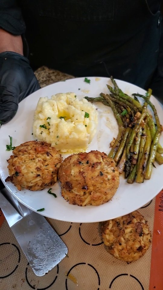 🚨🦀 NEW RECIPE ALERT!
Chef Ken's Jumbo Lump Crab Cake Recipe
This recipe for jumbo lump crab cakes is a true Southern classic, featuring succulent crab meat 🦀 mixed with a blend of herbs and spices that will tantalize your taste buds. 😋
🔗 Get The Recipe - Link In Bio!
#MontgomerysKitchen #TampaFoodie #TampaCatering #TampaChef #TampaEats #SeafoodRecipe