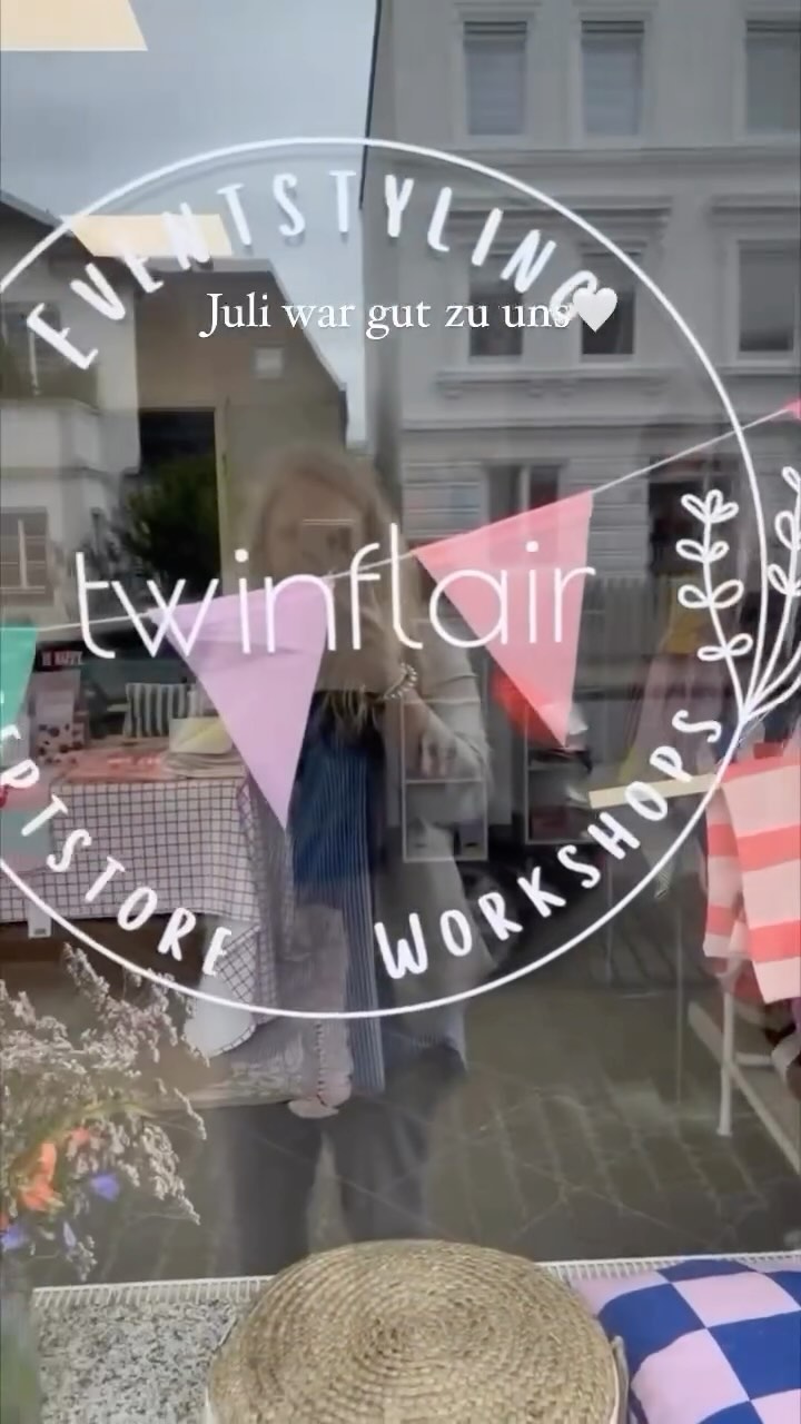 Juli war schön🤍 Wir hoffen bei euch auch🌸🌸
Habt ein wunderschönes Wochenende☀️💕
#monthrecap #july #colorfulliving #flowers #summervibes #summer #ferien #gartenliebe #dekoliebe #decoaddict #blumenliebe