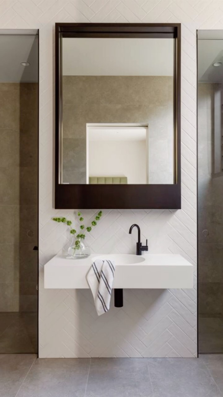 With more than 20 years as Interior Designers, we have extensive experience in transforming interior spaces to enhance functionality, spatial cohesiveness and liveability.
We have a network of suppliers, manufacturers and trades to offer a full service from concept design, materials and finishes, joinery design, documentation and project delivery.
Our design service include:
- Kitchen Renovations
- Bathroom Renovations
- Full home renovations
- New builds