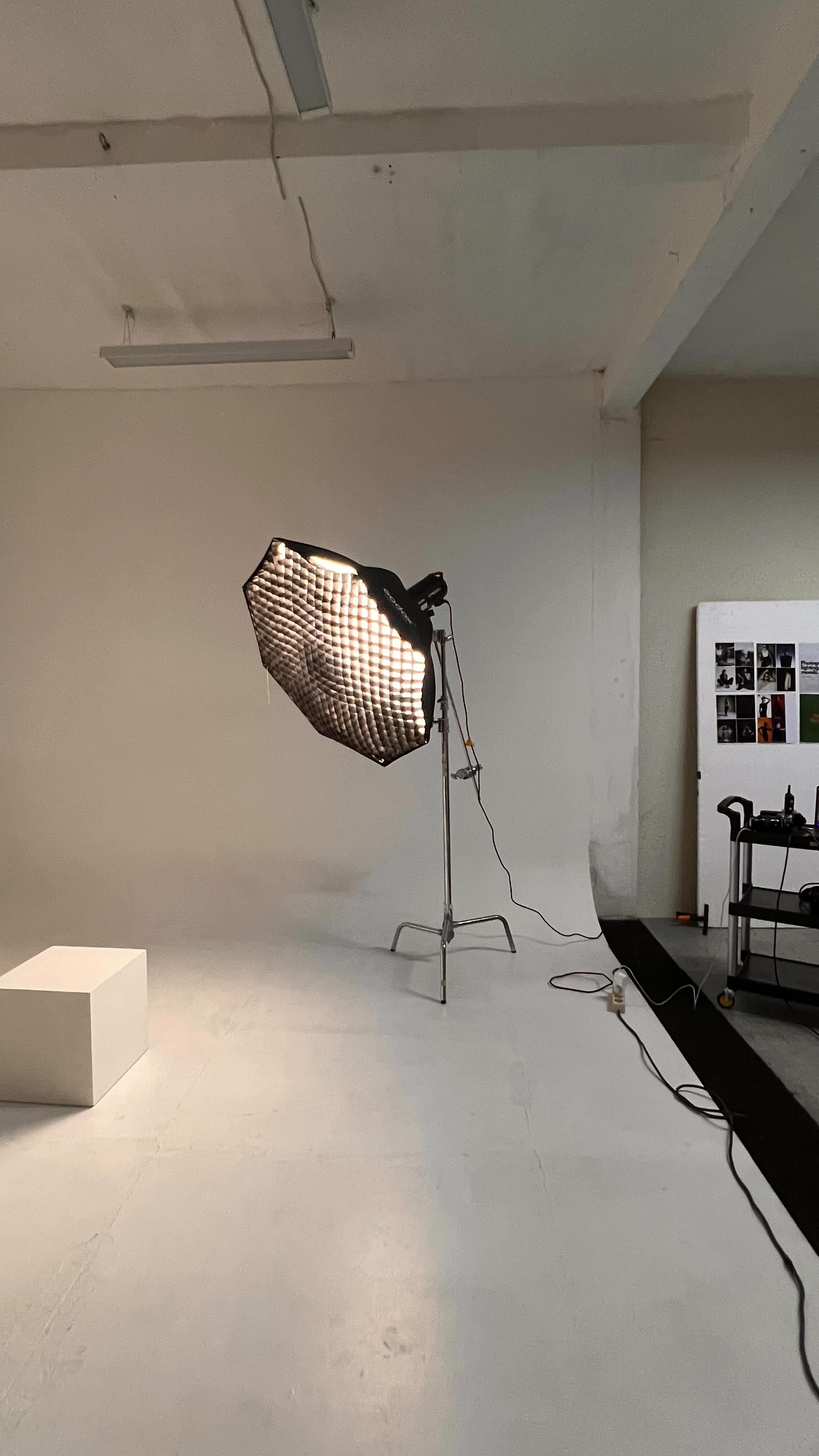 I’m always up to some fun stuff, and I love sharing with you all what it looks like in the studio with me. Here is some BTS from a recent shoot in Bali 🌴
I was lucky enough to shoot with @castawaymodelmanagement 💕
#bts #photoshoot #balishoot #behindthescences #balimodels