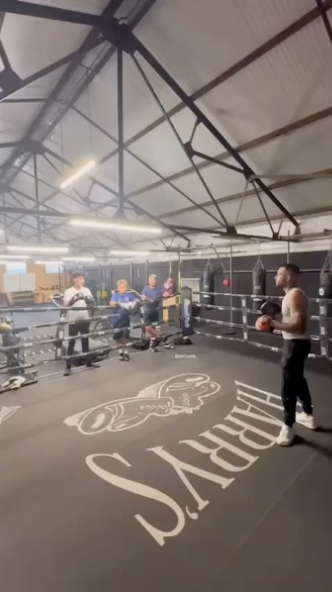 Now the kids are back to school it’s time to get them involved! Our junior boxing fitness classes run every week day at 17:00, a great way for your son or daughter to learn boxing, self discipline and respect!
Book them at our website www.harrysboxing.co.uk
Or click the link in our bio!
#berkhamstedboxing #boxing #berkhamsted #gym #youthboxing #harrysboxing #youthboxing #berkhamstedboxingclub #harrysboxingclub #levelup