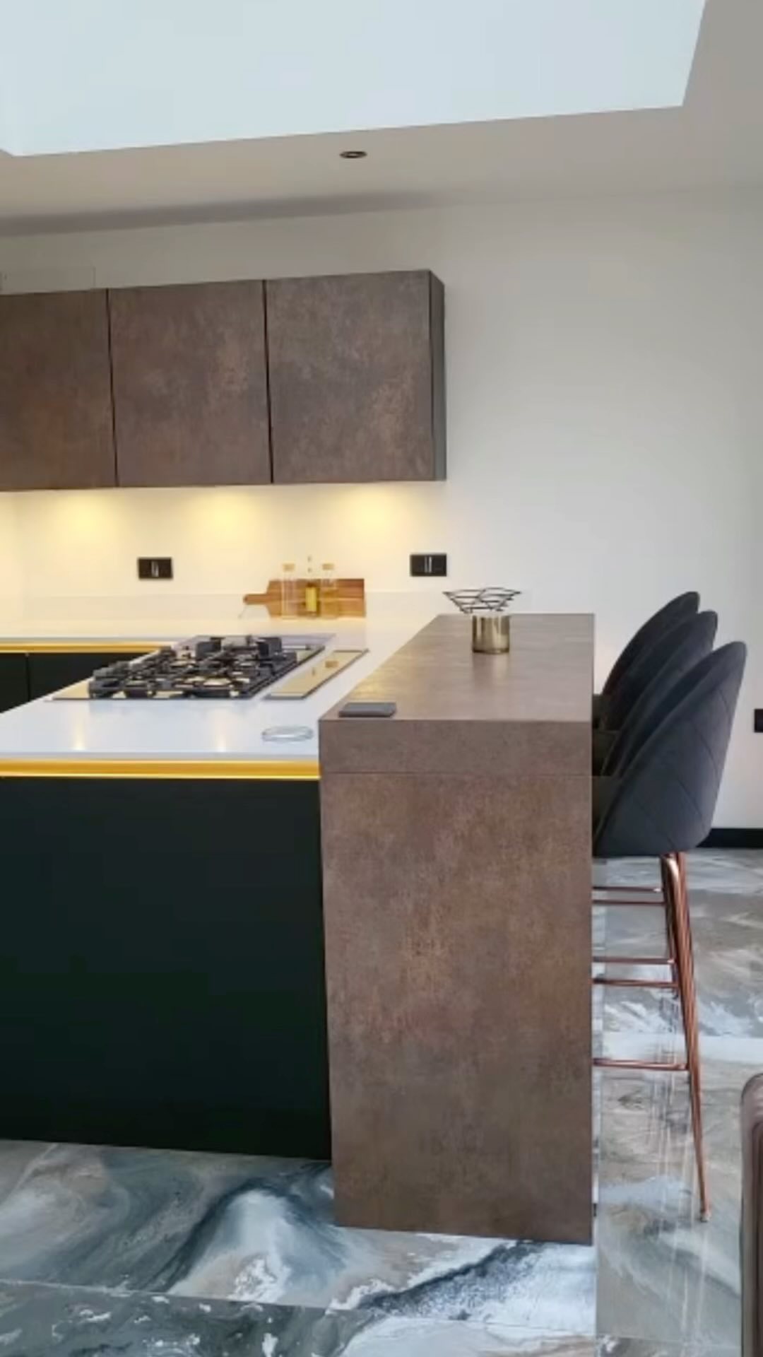 Bold, sleek, and undeniably chic 🖤✨ This black and ferro bronze kitchen brings modern luxury to life, combining rich textures with striking contrasts. Cooking never looked so good! #LuxuryLiving #ModernKitchen #BlackAndBronze #DesignInspo