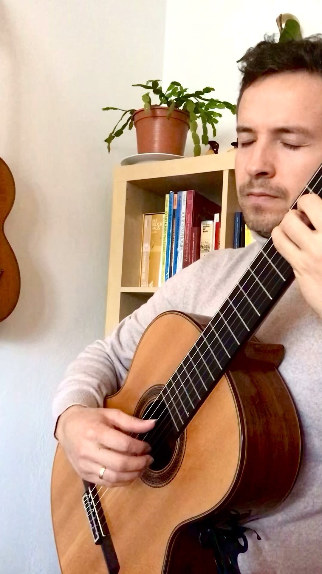 Estudio de Concierto N.7- Javier Contreras
We are almost at the end of our long road to build our Classical Guitar Method on 12 Concert Etudes and 36 Preludes and Micropracticas. Don’t miss it! More information coming soon!!!
_______
Ya estamos casi al final de nuestro largo camino para construir nuestro método de Guitarra Clásica sobre 12 Estudios de Concierto y 36 Preludios y Micropracticas. No te lo pierdas! Pronto se vienen más informaciones!!!
#classicalguitarist #classicalguitars #classicalguitarmusic #classicalguitarplayer #classicalguitarguitarrist #classicalguitarconcert #classicalguitarsheetmusic #barcelona #bach #sonata #violin #guitarraclasica