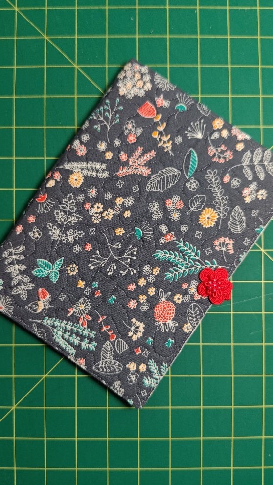 A gift for the son's favourite teacher who is retiring this week. Viewers of my older IG posts would notice the Chinese frog fastener used in an earlier quilt project. Who knew these can be so versatile! #bookcover #handmademalaysia