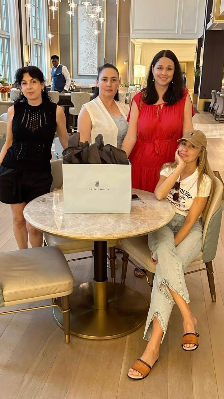 Who said that workshops should be boring conference room meetings? 😄 2-day Digital Design & Branding Workshop in Naples, FL with my favorite designers!
#branding #brandingagency #brandingdesign @newlook_social