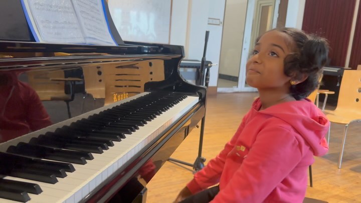 Cute practice session of our student Anwitha 7 years old little girl ! Practicing her Sonatina In G major from Grade 3 TCL
#kidstalent #pianolessons #kidspianoclass #kmmc #pianotutor #tamilpianolessons #chennai #sundayvibes #youngtalent