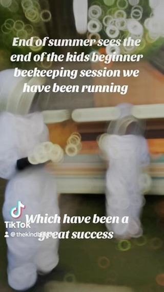 Over the summer we have been running little beekeeper session which have been a huge success, more again next year! #beekeeper #beekeeping #kidsbeekeeping #education #community #experience #bees #honeybees #beesuk #nature #naturelovers