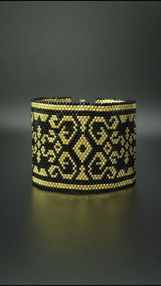 Bracelet "Gold and Time" is on my website. The link is in BIO. 😊
#bracelet #cuffbracelet #jewelry #canada #handmadejewelry #handmadebracelets #ottawa #giftideas #holidaysale #thanksgiving #christmas