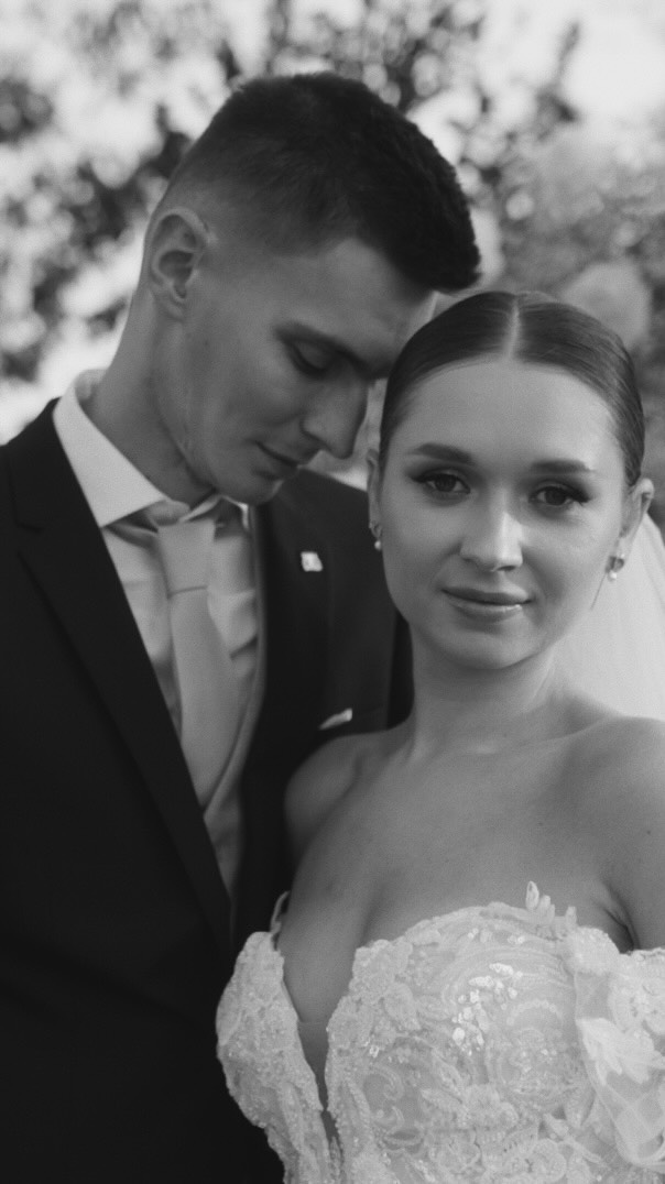 “The most beautiful things in life are not things. They’re people and places and memories and pictures. They’re feelings and moments and smiles and laughter.”
#weddingvideo #weddingvideography #wedding