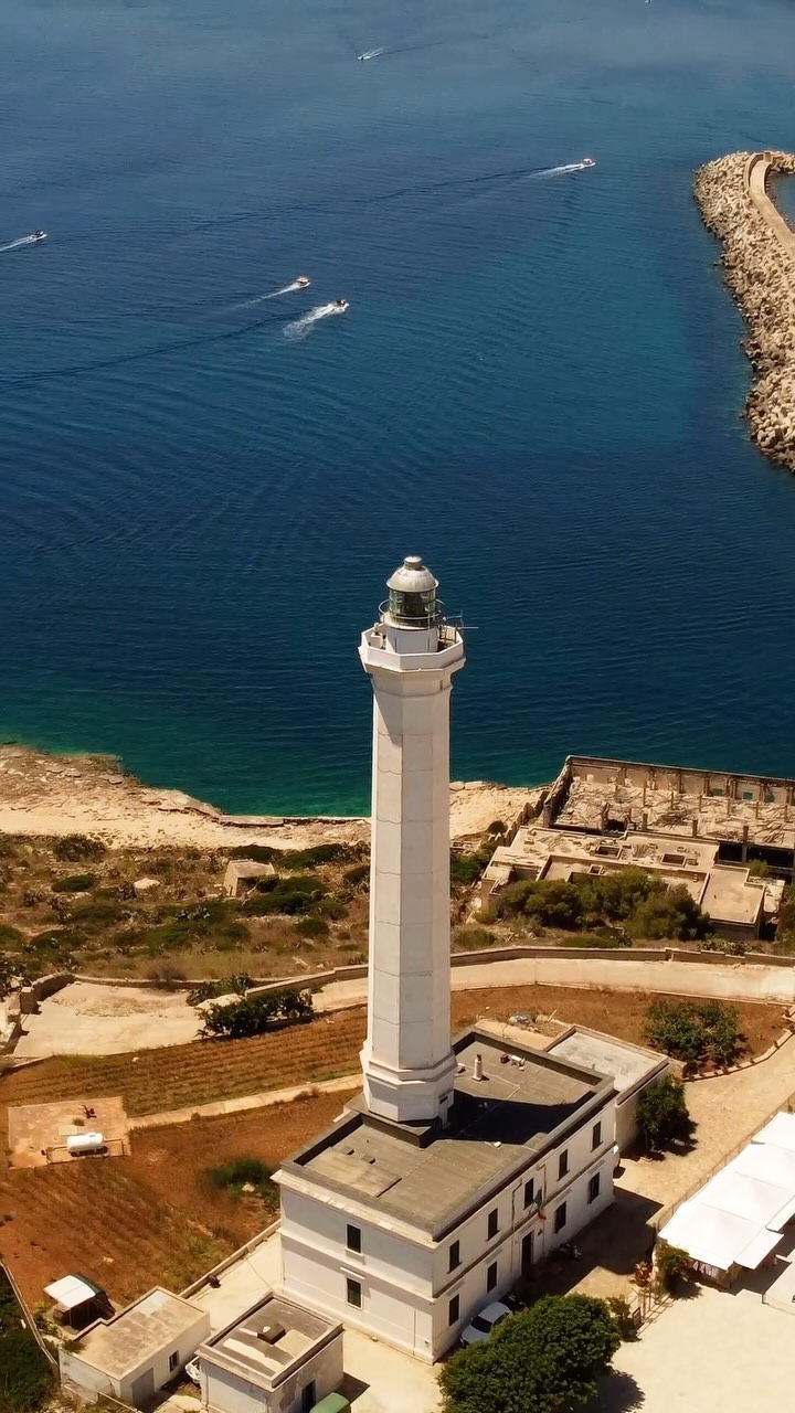 Vuoi scoprire le meraviglie della costa di Santa Maria di Leuca?
Alexander Leuca e Miss Leuca sono la risposta che cerchi! 🥰
🚢 Con le nostre imbarcazioni e le nostre guide potrai visitare entrambi i versanti del litorale e scoprire tutti i dettagli che lo caratterizzano.🌊
Sosta bagno per rilassarsi e aperitivo a bordo per gustare la tipica frisa salentina!😍
Prenota ora il tour
👉🏼 LINK IN BIO
•
•
•
#alexanderleuca #missleuca #santamariadileuca #estate2024 #minicrociere #salento #marionio #maradriatico #aperitivo