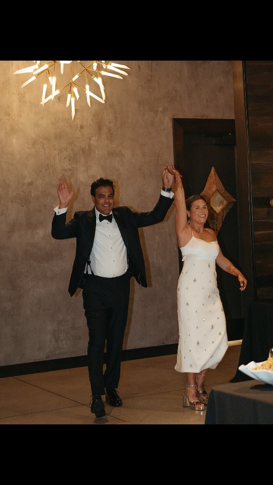 It's a party in Portland!
📸 @alesiafilms
@rachaelmeader
@floralsunshinepdx
@elle_kam
@yourperfectbridesmaid
@artemisfoods
@ardeneventcollective
#everettwest #artemisfoods #pdx #foodie #thepearl #pdxparty #oregonwedding #partyinportland #portlandia #pdxevent #portlandvenue
‐‐----------‐----------------------------------------------------------------
Book an event at our venue. Great for any occasion: business, birthday, wedding, dance party, fundraisers and more! In house caterer @artemisfoods. Bring your imagination! For more information, link in bio.