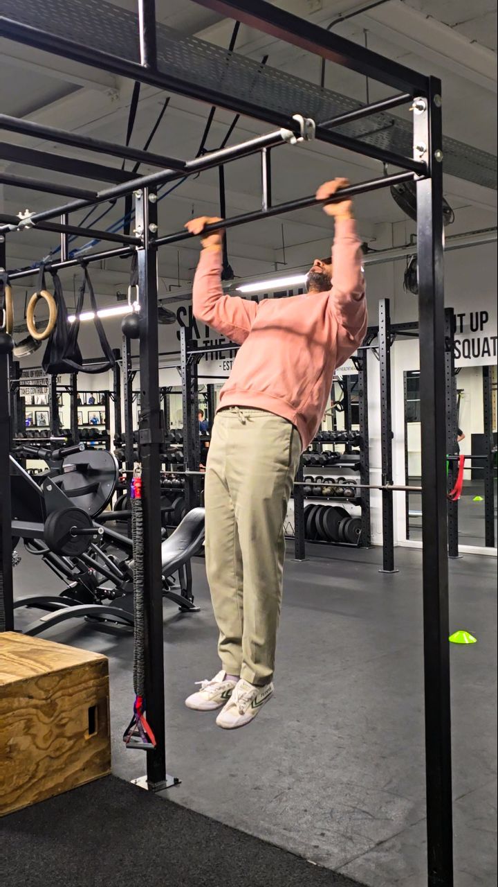 Sometimes, you just gotta have fun when training. All these movements, reps and sets, macro cycles, and dieting need a little twist in training.
Don't be shy to switch it up sometimes.
Cheers to you being human 💪❤️
#calisthenics #streetworkout #corestrength #fitdad
#pullandbear #pullupgang #gains #Physiotherapist ##bodyweight ##bodybuilding #beachlife #bodybuildingmotivation #strengthcoach #fitdutchies #persian