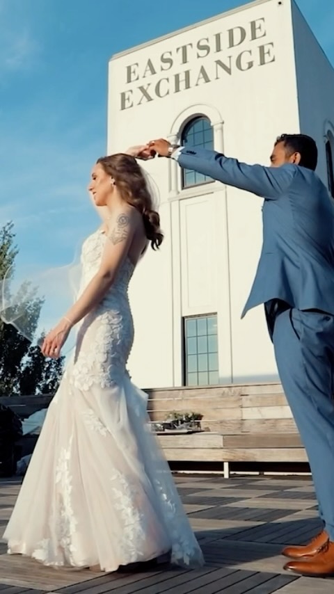 Love and a top tier dance party! So many pretty sights at this Exchange Ballroom wedding for Alexandra + Ragav 💜
Props to👏🏼
Venue - The Exchange Ballroom
Planning - Aisle Ready Events (Jodie)
Photographer - Abby Rae Photography
DJ - Paradox Productions (Zaach)
Florist - Bella Bloom Florals
Caterer - VT Group PDX / Chennai Massala
Hair & Makeup - Blossom & Beauty
Cake - Lux Sucre
Dessert - Kulfi Pops
Rentals - Arden Event Co
Arbor - For The Love of Pete