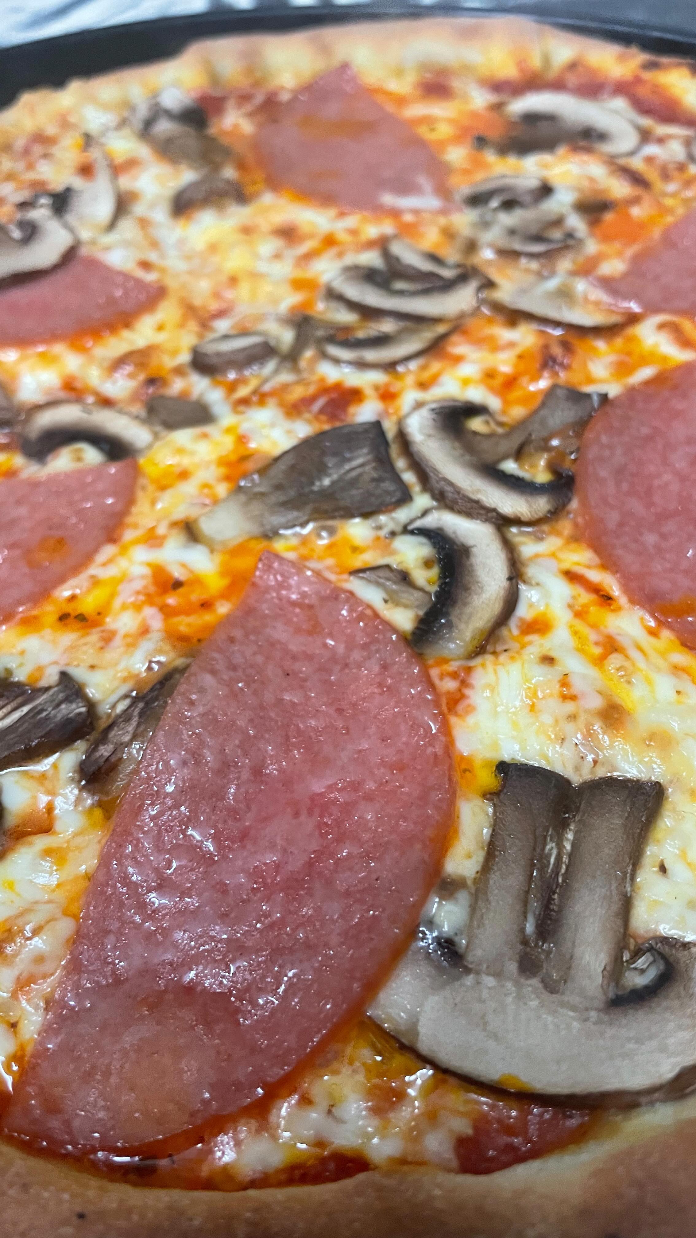 Heute schon Lust auf eine frisch gebackene Pizza? Schau vorbei und lass dich verwöhnen!
#UpperHouse #PizzaZeit #FoodLovers #FrischUndLecker #EchtePizza #aystetten #augsburg #günzburg