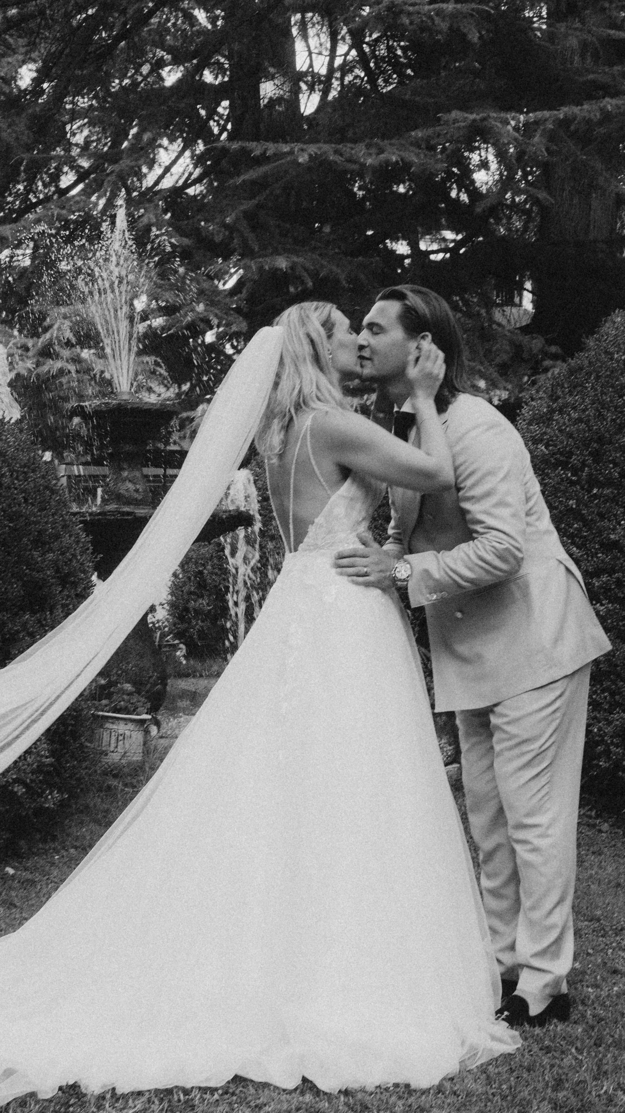 B l e i b e n d e E r i n n e r u n g e n 🤍
@villaluppis
#weddingvibes #weddingband #internationalwedding #italywedding #exclusivewedding #hochzeitsinspiration #freietrauung