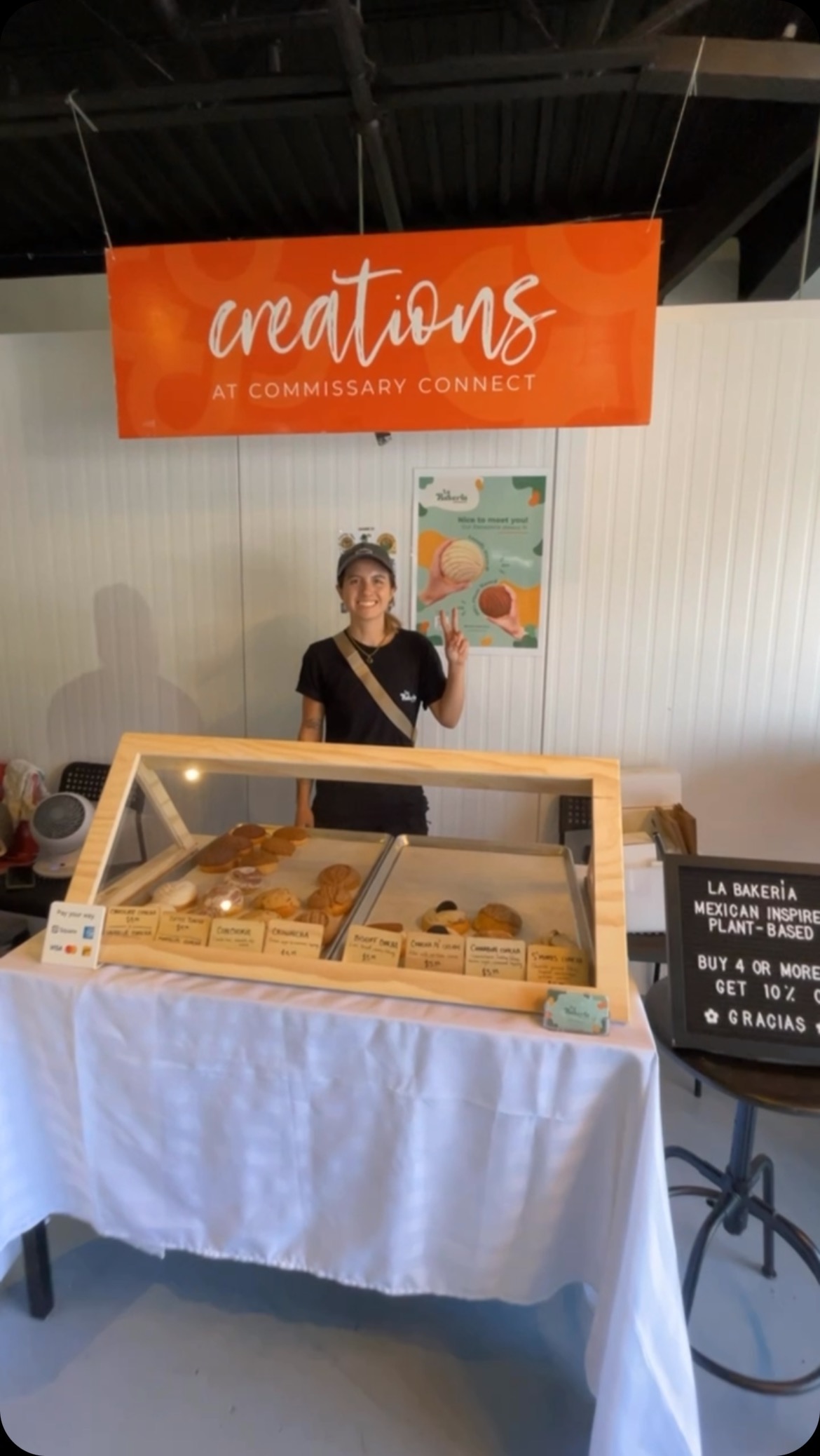 🎥 Recap from our first pop-up at @commissaryconnect alongside other wonderful members!
Did you get the chance to stop by? Should we keep doing it?
Comment below! 👇🏼
•
•
•
•
#panaderia #bakers #bakingday #veganeats #plantbased #plantbasedvancouver #panaderiaartesanal #panaderiavegana #panaderiaonline #panaderos #yvrvegan #veganbakery #mexicanbakery #artisanbread #conchas #pandulce #shoplocal #popupshop