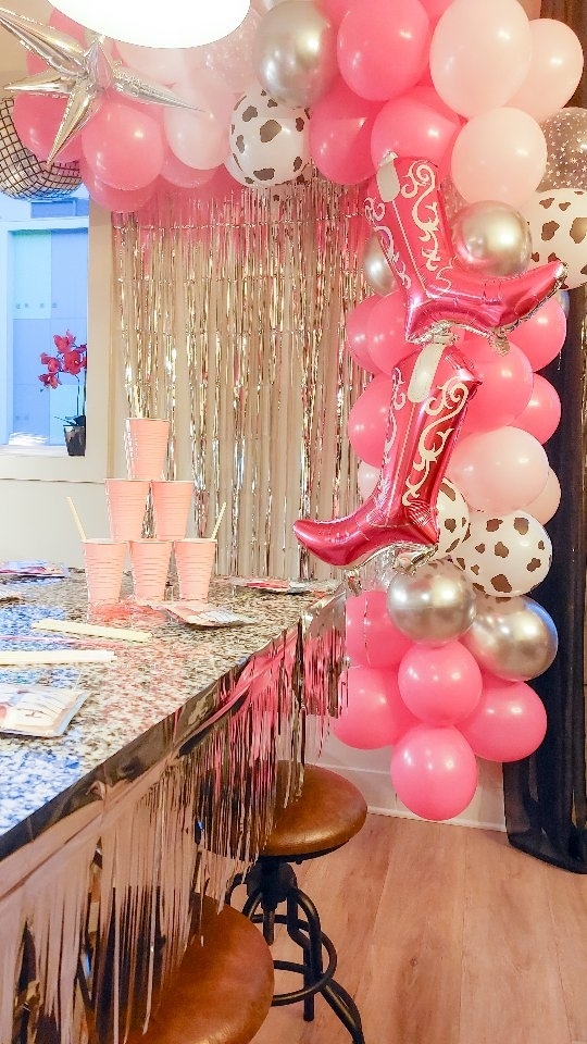 Looking for the best rooftop bars in Nashville? Well this is it! Save this post and send it to a friend traveling to Nashville this summer. If we missed any, let us know below! ๐
.
.
#Nashvillerooftopbars #nashvillerooftops #nashvillegirlstrip #nashvillethingstodo #bestbarsinnashville