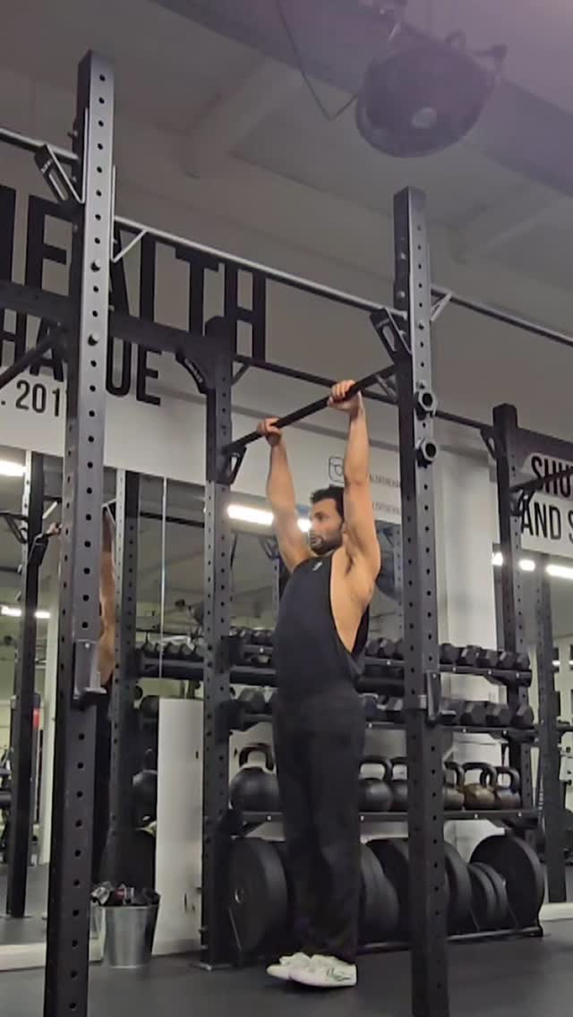 It's been 4 years that I did anything calisthenics related or even a freestyle flow. But today the hunger got the best of me.
I don't have the best gym to do a proper flow but anyways I always had more strength moves in my flows.
Maybe it's time to get some freestyle back
#streetworkout #calisthenics #freestyleflow #fitnessmotivation #fitgoals #personaltrainer #physiotips