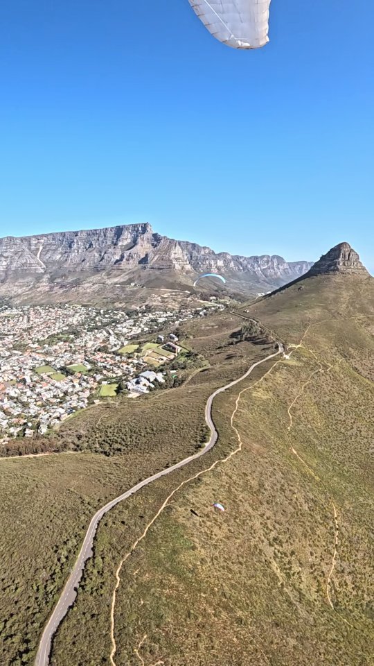 You can fly too! Make sure to add paragliding on your things to do list when visiting Cape Town this summer ✌️🪂🇿🇦
#paragliding #southafrica #capetown #skysafari #paraglide #tablemountain #fly