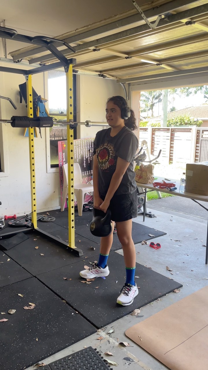 For a ‘first ever’, this is pretty solid! 💪
We’ve never done any kind of weighted vertical hinging (bending and picking something up) before but Virginia responds really well to the cues and wanted to give it a try. So we did!
Virginia is a natural athlete, always taking it to her brothers 💪 so it’s no surprise she could do such a good job for her first time.
#SeeTheAbility