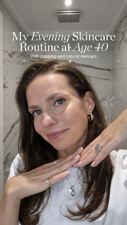 🌙✨️This is my evening skincare routine at 40 years old to keep my skin looking plump, youthful and radiant ✨️. Featuring my essentials: La Crème Cleanser, La Prickly Pear Seed Oil, and the cupping set from @mooniebymila .
•
•
#SkincareAt40 #EveningRoutine #SkincareRoutine #CuppingTherapy #NaturalSkincare #Over40Beauty #AntiAging #GlowingSkin #CleanBeauty #HolisticSkincare #SkinCareTips #BeautyOver40 #SkincareEssentials #SelfCareRoutine #AgelessBeauty #SkincareGoals #VeganBeauty