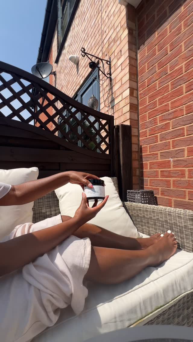 Radiant. Shine. Protection. All without feeling sticky or greasy
#radiantskin #healthyskin #naturalbodyproducts #naturalbodybalm