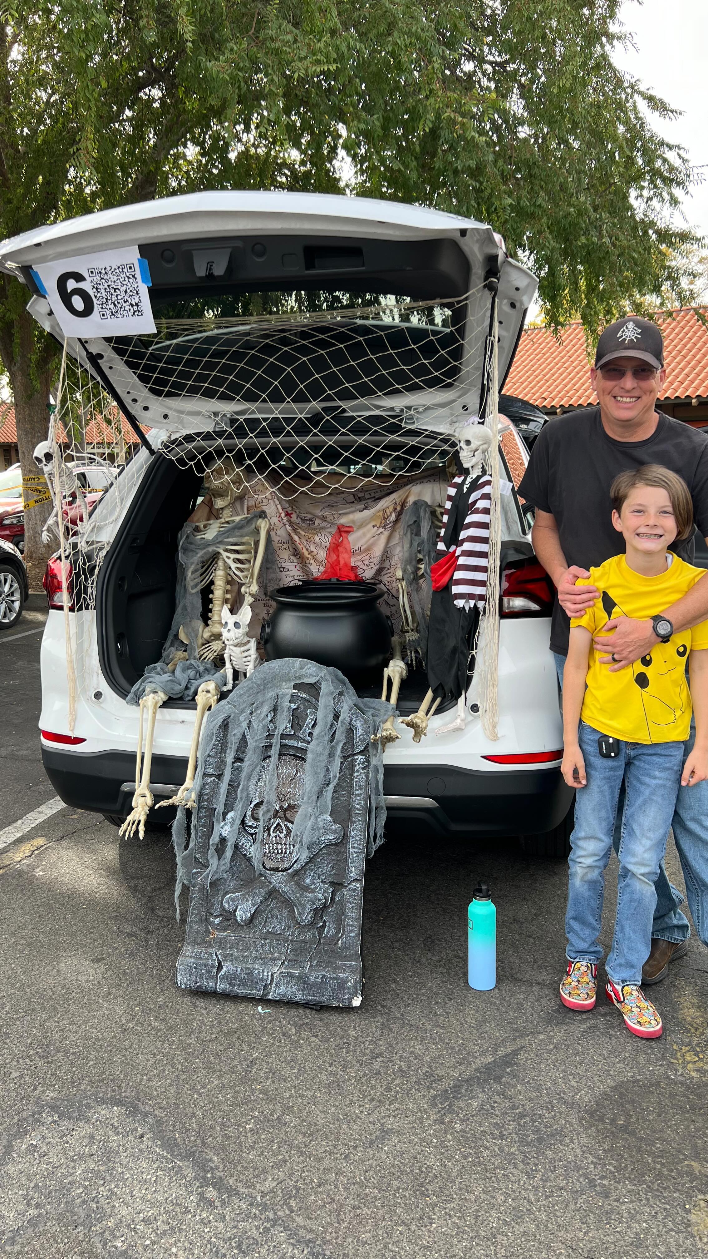 Another @onetribemartialarts trunk-or-treat in the books! Congratulations to our Top 3 trunks and very special thank you to all our contestants! You all definitely brought your A game! Can’t wait to see what you all come with next year! Special shout outs to our very generous raffle donations from @milktealabconcord @thekreameryshoppe @fiorerestaurantconcord !
Reminder: We will only be open for adult class on Halloween Day and closed for all afternoon & evening classes. Have a safe and Happy Halloween!