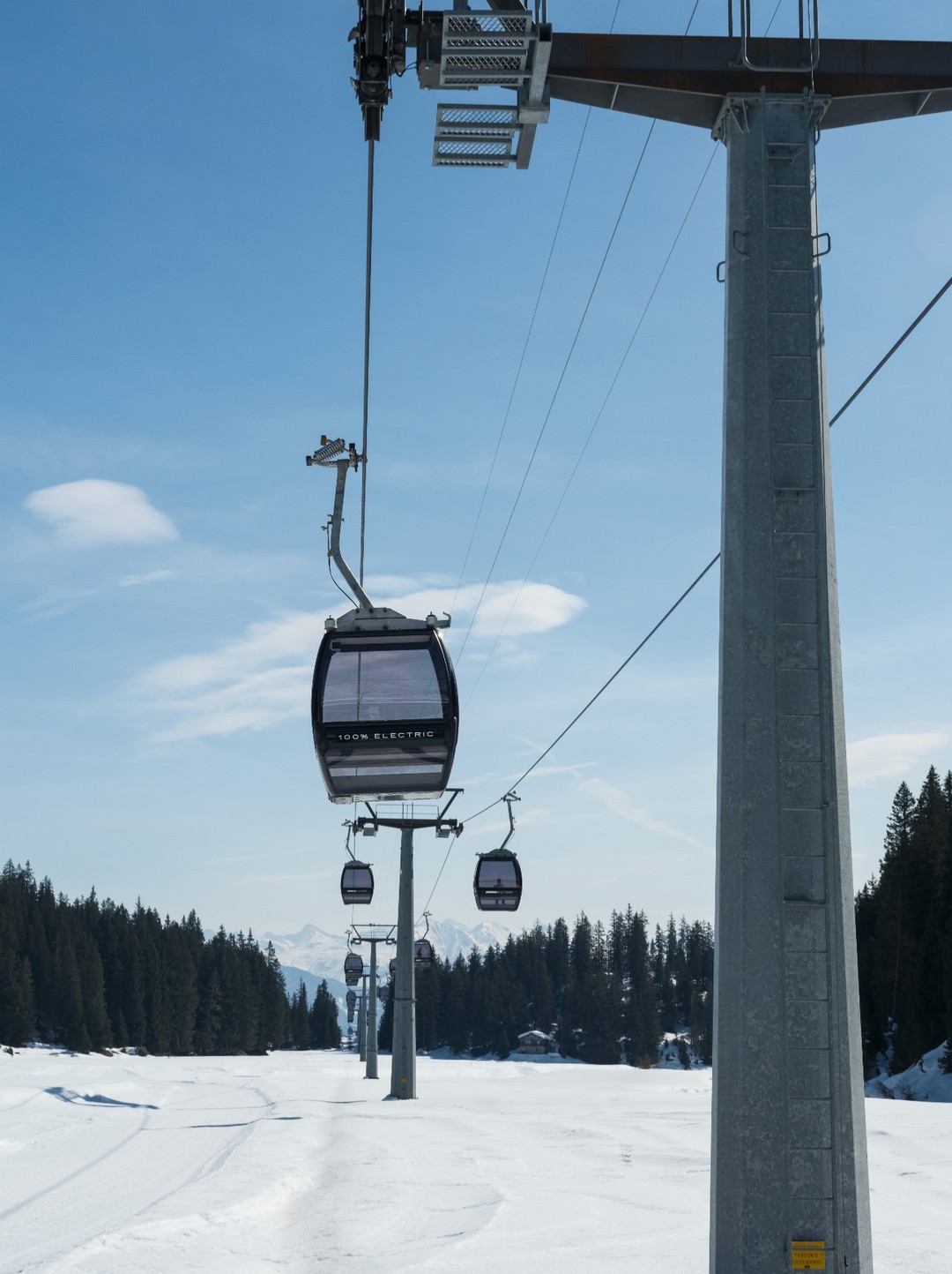 🎿 High visibility. High altitude. High impact.
#alpdest #oohadvertising #advertising #ooh #marketing #outdoormedia #mountains #mediabuying