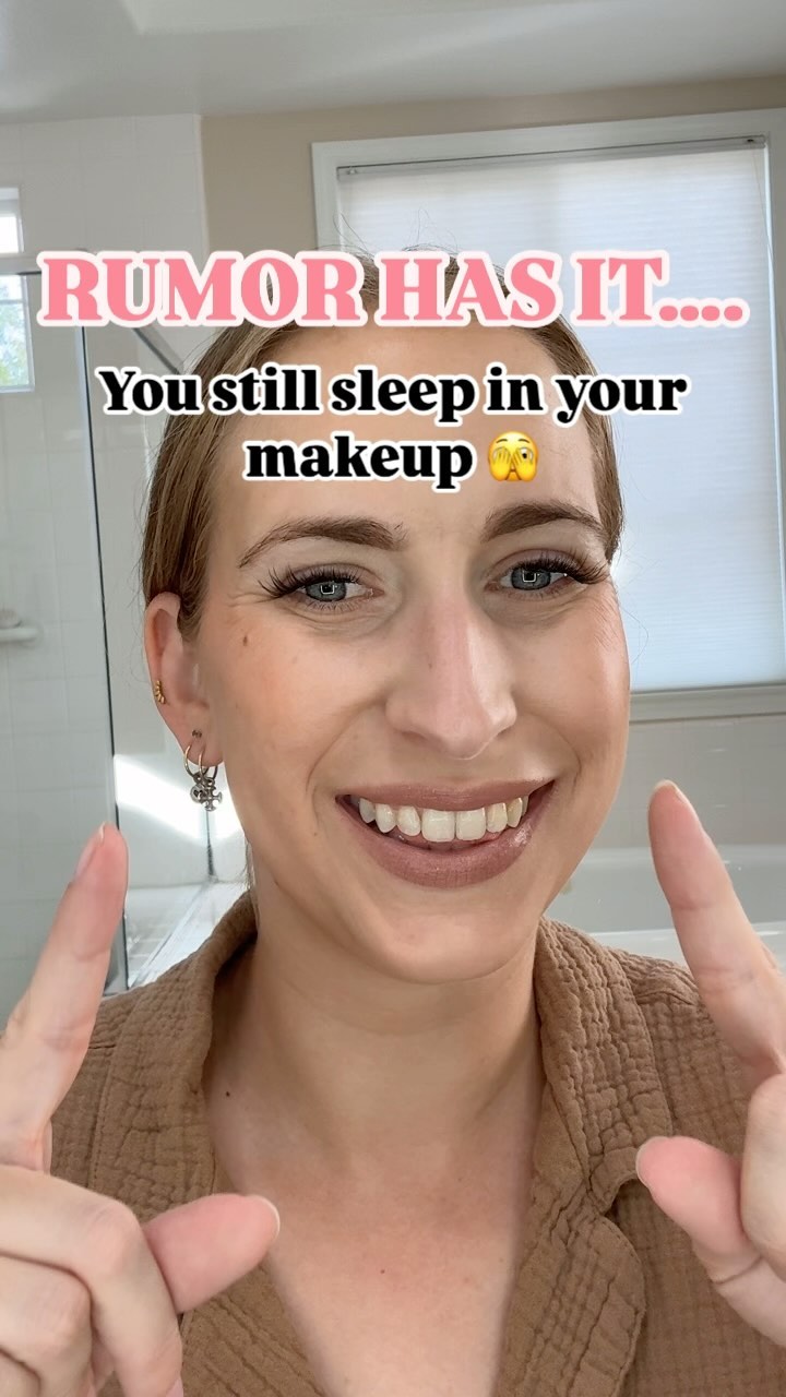 Do you still sleep in your makeup?! 😱 Let’s change that! Did you know leaving makeup on overnight can clog pores and speed up aging? A clean and refreshed face before bed is key to glowing skin.✨ Discover my go-to makeup remover that’s gentle, effective, and perfect for all skin types.
Comment below for my favorite makeup remover recommendation and wake up radiant!
.
.
.
.
.
#cleanbeautyroutine #makeupremove #healthyskin #glowingskin #skincaretip #plantbasedbeauty #beautyessentials #midlifebeauty