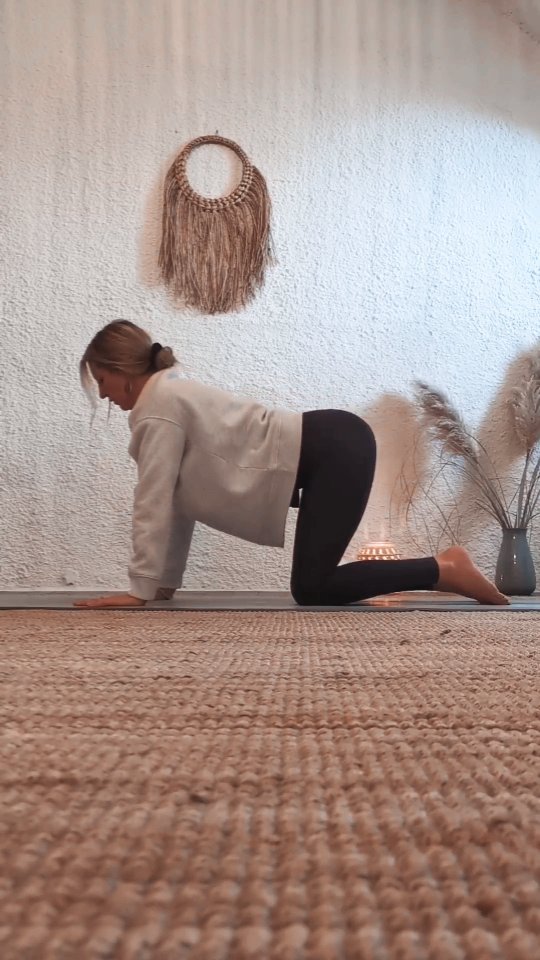 Aus dem Bett und direkt auf die Matte:
Starte deinen Tag bewusst und entspannt mit einer Slow-Morning-Yogapraxis.
Nimm dir ein paar Minuten nur für dich, atme tief durch und lass den Morgen ruhig und gelassen beginnen.✨🙏
#reliefandflow #relief #flow #yoga #yogaammorgen slow Morning #ruhe entspannung #zeitfürmich