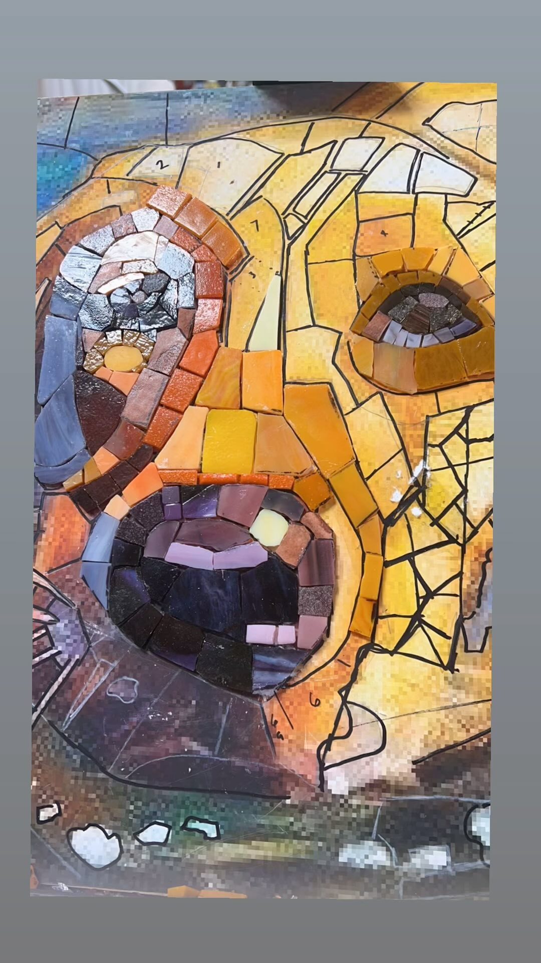 Working on finishing what I start y’all. So my goal is to finish this darling by end of November. 🦾 Who thinks I can do it??😅
#challenge #mosaicoschile #mosaicosbrasil #mosaicocontemporáneo #fernandobekirmosaicos
#charlotteartists #mosaicfriends #mosaicsbymima #workonyourself #mosaicosdecorativos #mosaicart