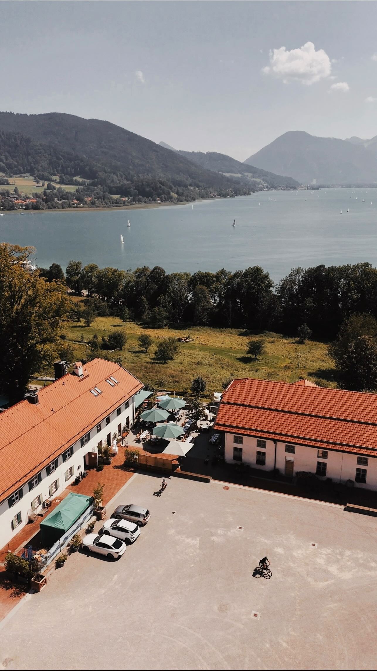 • internationale Traumhochzeit am Tegernsee •
@gut_kaltenbrunn
@kroni_moments_events
@feinkostkaefer
@firlefanz_gut_kaltenbrunn
@tinadoree