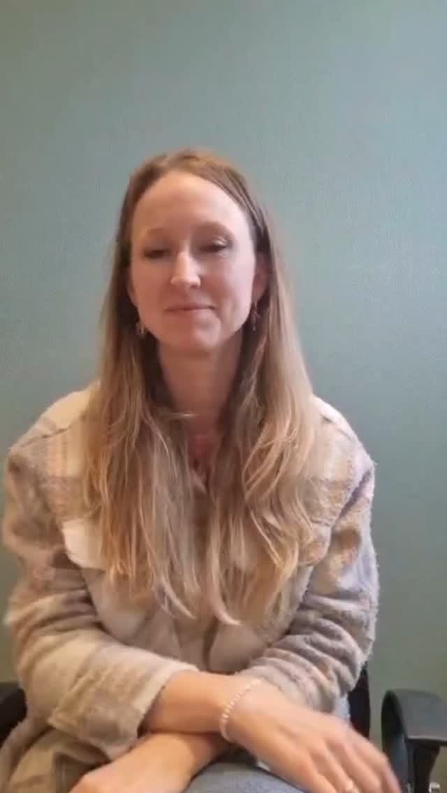 Het aantal ongewenste zwangerschappen neemt flink toe. In 2023 waren er in Nederland bijna 10.000 meer abortussen dan 2 jaar daarvoor.
We zien dat 1/3 van het aantal mensen dat kiest voor abortus doet aan het bijhouden van vruchtbare dagen. Als je hier echt goed in bent, een regelmatige cyclus hebt, je lijf goed kent en eventueel zelfs een cursus hiervoor gevolgd hebt, dan kan dit prima werken. In de praktijk zien we dat veel vrouwen toch zwanger worden met deze methode.
We horen als reden voor het kiezen van deze methode vaak dat mensen geen hormonen willen gebruiken en/of klachten hadden van de pil. Lieve vrouwen: er is zoveel meer mogelijk dat het gebruik van de pil! Heb je klachten, wil je geen hormonen, wil je ook niet zwanger worden? Bel een anticonceptiespecialist, we zoeken graag met je mee naar een betrouwbare methode die bij je past!
#Anticonceptie #vruchtbaar #hormonen #pil #spiraal #implanon #koper #hormoon #klachten #vruchtbaar #zorg #hulp #ongewenst #zwanger #abortus #verloskundige #samen #vrouwen #Vlaardingen #Maassluis #Maasland #schiedam #Rotterdam #delft