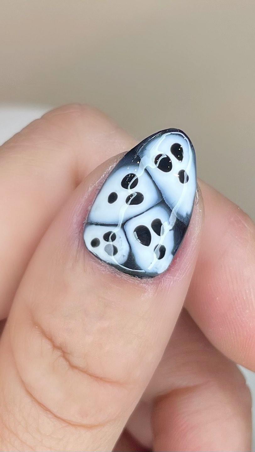 Blooming gel ghost 👻
#haloweennails #ghostnail #omalleyptchev