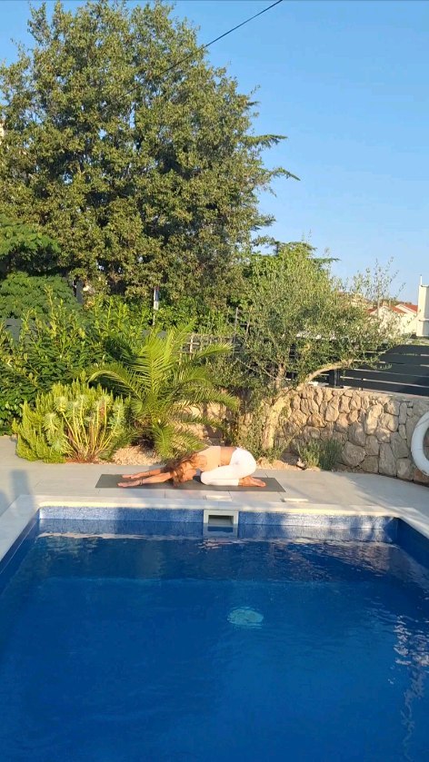 Morning Yoga Flow to release everything - surrounded by singing birds on the trees. 🙏💞🐦
#yogaflow #yogaeverywhere #yogalover #yogaismymedicine #yogaheals #yogaawareness #yogamakesmehappy #bejoyful #beaware #fitand50 #beherenow #dotriyoga ##dotriflow