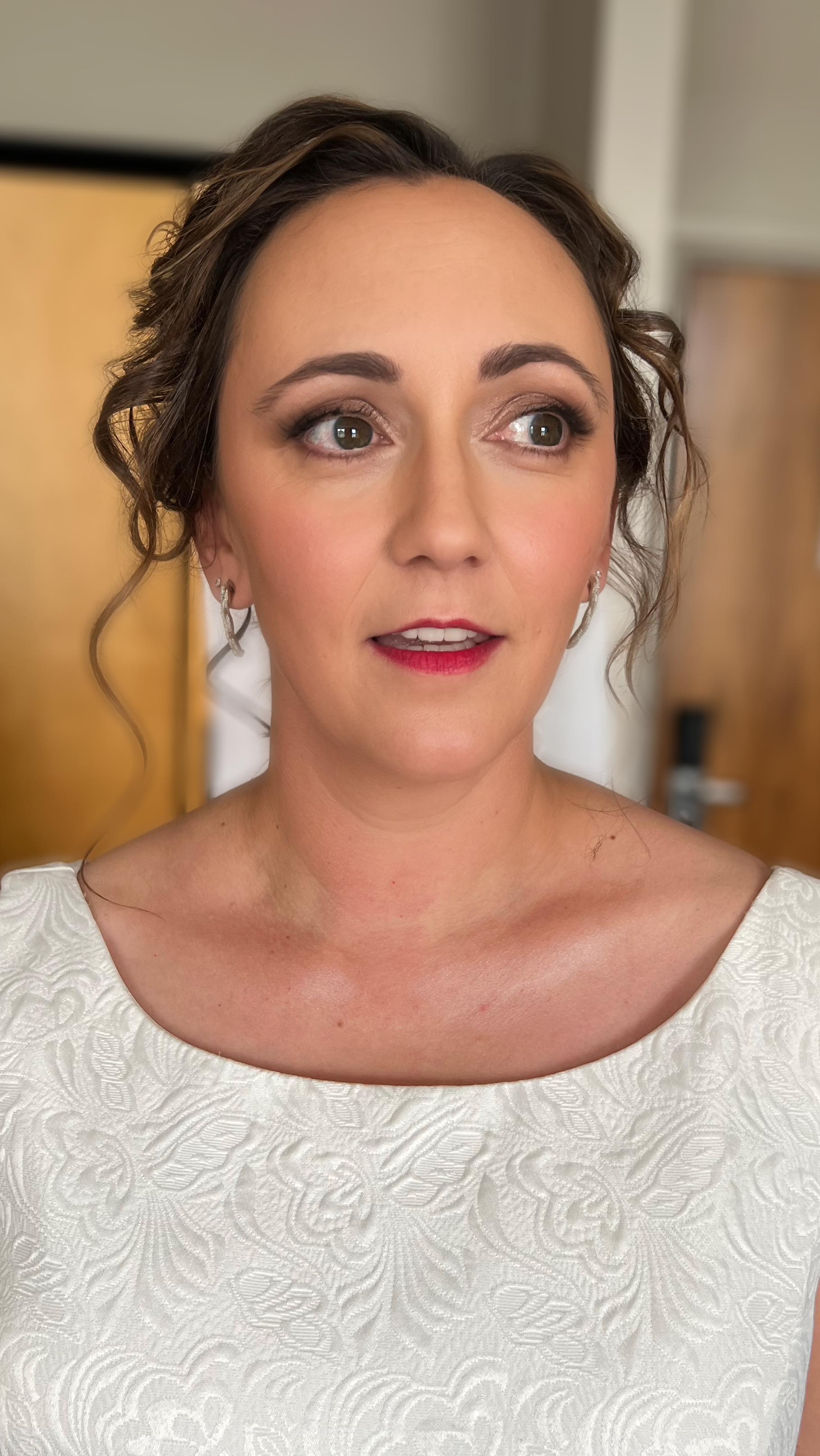 โจA high bridal updo with flawless Hollywood glam makeup for Lynsey who married Gary at the weekendโจ
๐ธ Official photographs to follow by @jayde_marshallsay_photography
๐ฐ๐ปDress from Isobelโs in Poole @isobelsbridal
โจHair and Makeup by moi @brides_by_nikki
๐Venue @kingsarmschristchurch
#bridalupdo #bridalupdoideas #bridalmakeup #dorsetbride #dorsethairandmakeup #dorsethairstylist #hampshirehairandmakeup #hampshirebride