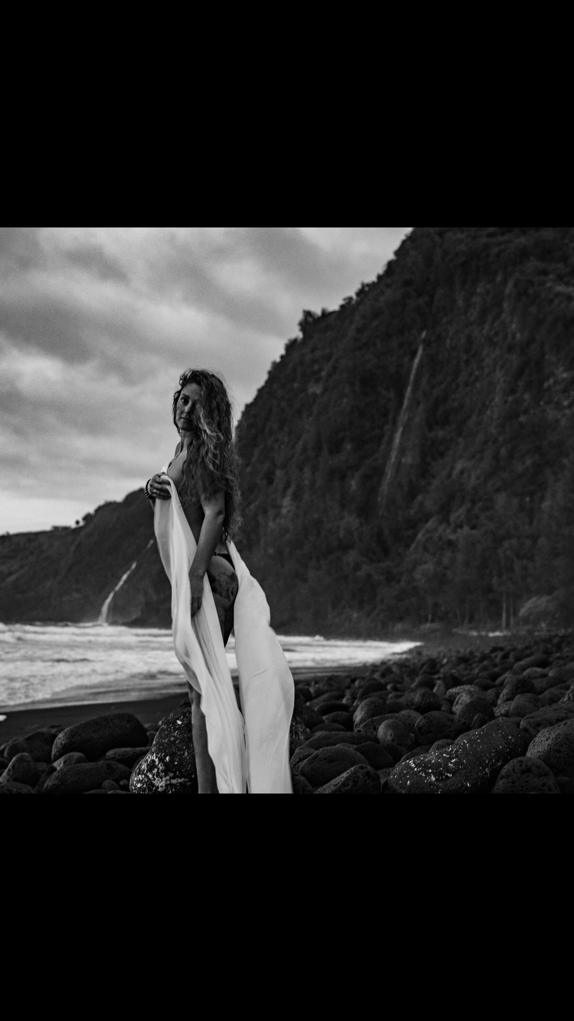 Who would you be and how might you act if you didn’t believe there was anything wrong with you?
Nature simply is.
The rest of the animal kingdom is not plagued with shame and doubt the way us humans are. We get so wrapped up in our identities that we lose touch with our RAW magic and beauty.
We lose touch with what our bodies and environment might be needing from us. And in doing so we suffer unnecessarily. We get trapped in an identity too small to hold our magnificence.
Join me on an adventure in reconnecting to your RAW nature. Let mother nature hold you and show you the way ✨