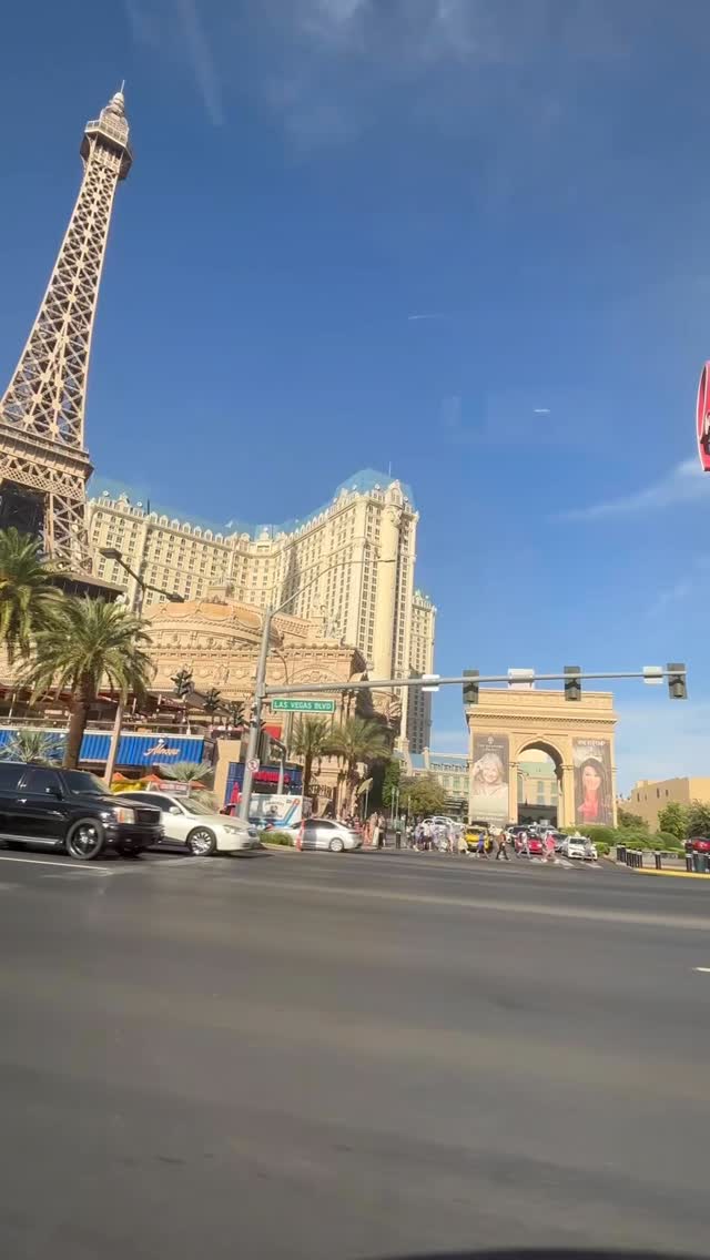 Painted skies, yummy food, and a concert that delivered. The Venetian had the views, STK had the vibes and the playlist. Kendrick & SZA? Just the perfect ending. 🎶✨
#VegasNights #travelwithkenh #STKVegas #GoodVibesOnly #gnx