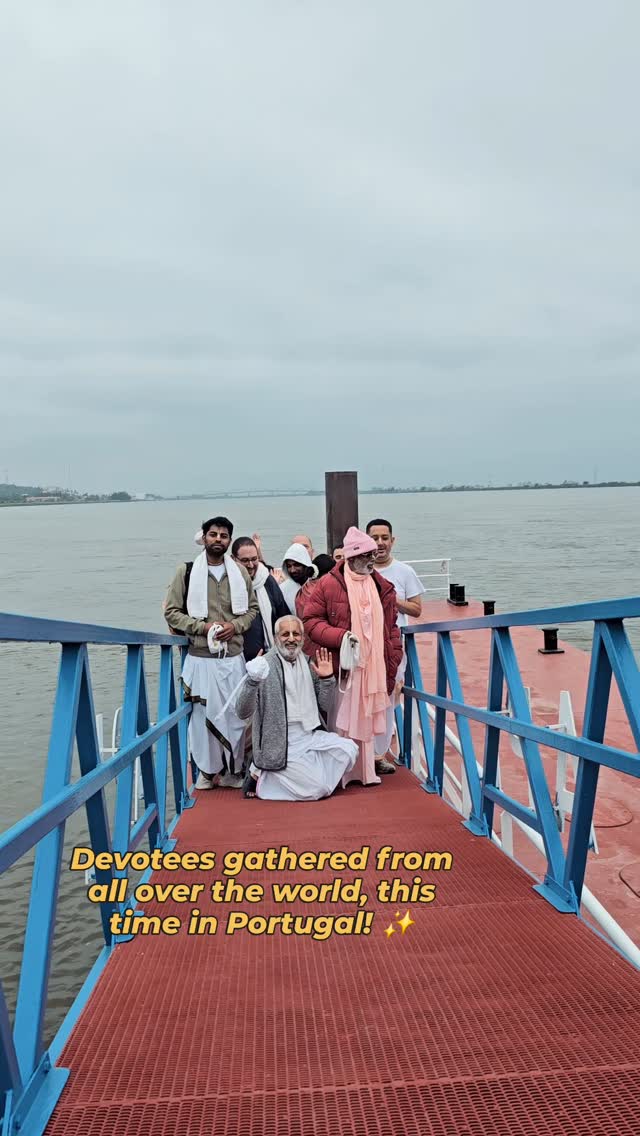 Morning happiness in Portugal!✨️
Where by the mercy of Srila Gurudeva, Sri Srimad Bhaktivedanta Vana Goswami Maharaja devotees from America, Costa Rica, Chili, France, Argentina, Ukraine, Holland, the UK, Brazil, India and local Portuguese devotees gathered for sadhu-sanga and love for Krishna ✨️🙏🏼❤️
.
.
#bhakti #bhaktichakor #vanamadhuryam #krishna #krishnabhakti #europe #europetour #portugal #lisbon #jaygurudev