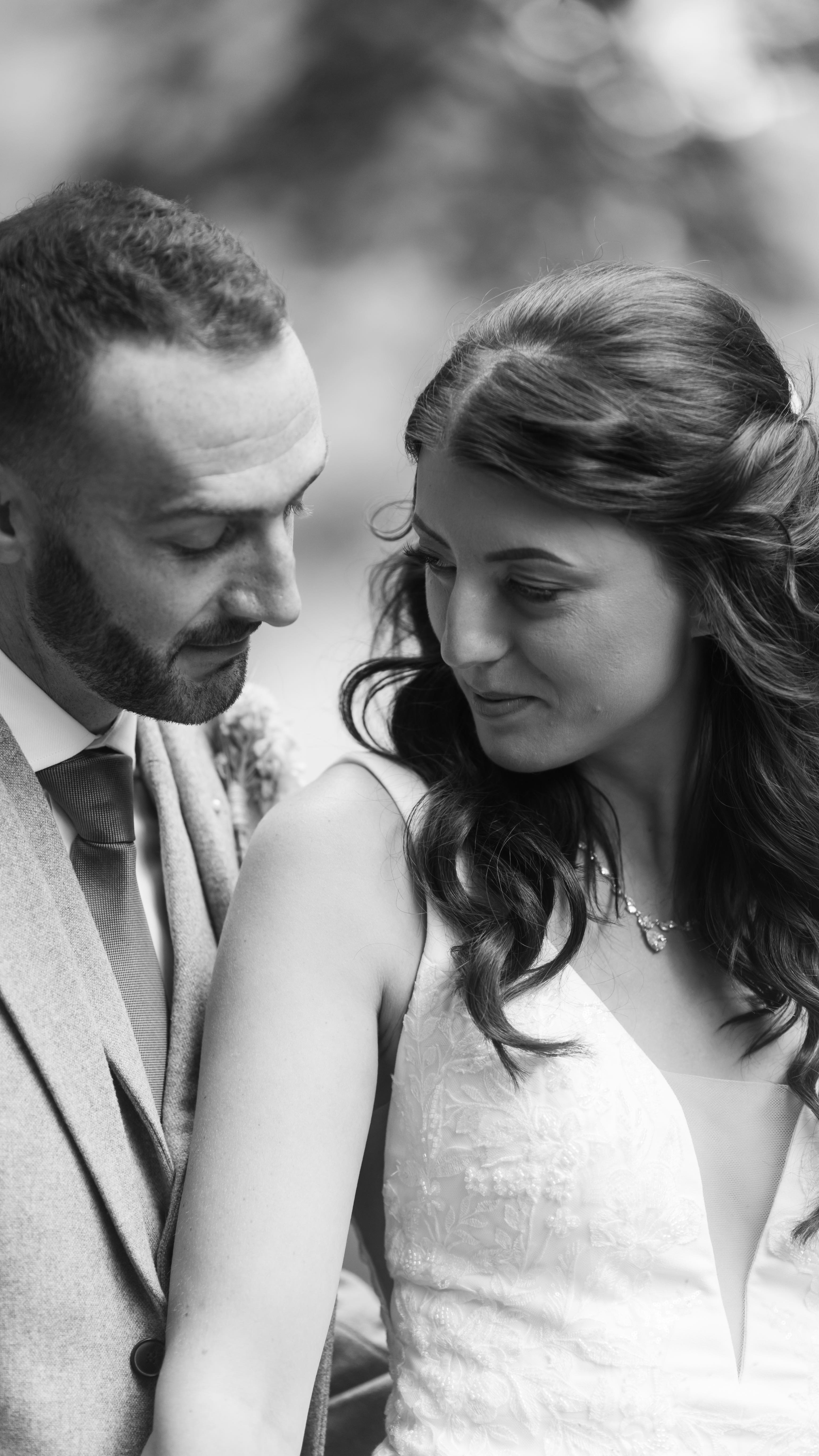 Kat and Adam, you are wonderful 💕 thank you so much for having me with you.
I won’t say too much here because the video says it all.
Venue - @hogarthsstonemanor
Dress - @missstellayork , @georginascottbridal
Hair - @lauraghairdressing
Makeup - @georgiataylormakeupartist
Stylist - @theweddinghouse_droitwich
Florist - @junofloristry
Cake - kathyyb94
Band - @fletcher_and_faye