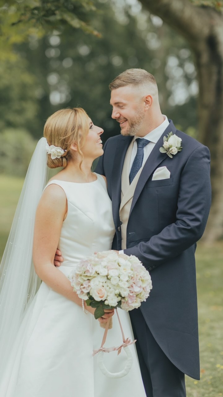 ๐ค I had the best morning getting gorgeous Katie and her Mum, Sis and bridesmaids ready for her big day working alongside gorgeous Kelly Williams on hair ๐ค
Amazing official photographs by Aimee Joy Photography @aimeejoyphotography
Makeup by me @brides_by_nikki
Hair by @kellywilliamshairstylist
Reception @thecaptainsclub
#bridalmakeup #weddingmakeup #dorsetbride #hampshirebride #dorsethairandmakeup #hampshirehairandmakeup #makeupartist #brides_by_nikki