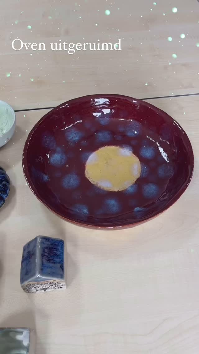 Vandaag de rest van de oven uitgeruimd. Veel bloemen dit keer. En ook de papierkleistukken kwamen eruit. Altijd weer een verassing. Fijne vaderdag vandaag!