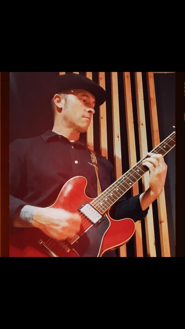 Out tomorrow!!! Link in bio 🎸
#itsnevertoolate #newsong #newsingle #veteran #newmusic #indierock #rock #oasis #epiphone #fender #electricguitar #instagood #instapicoftheday #song #songwriter #originalmusic #guitaristsofinstagram #rocknroll #freshfinds #britpop #britrock #SingerSongwriter #worldmusic #indieartist #musician #musica #música #musik @followers