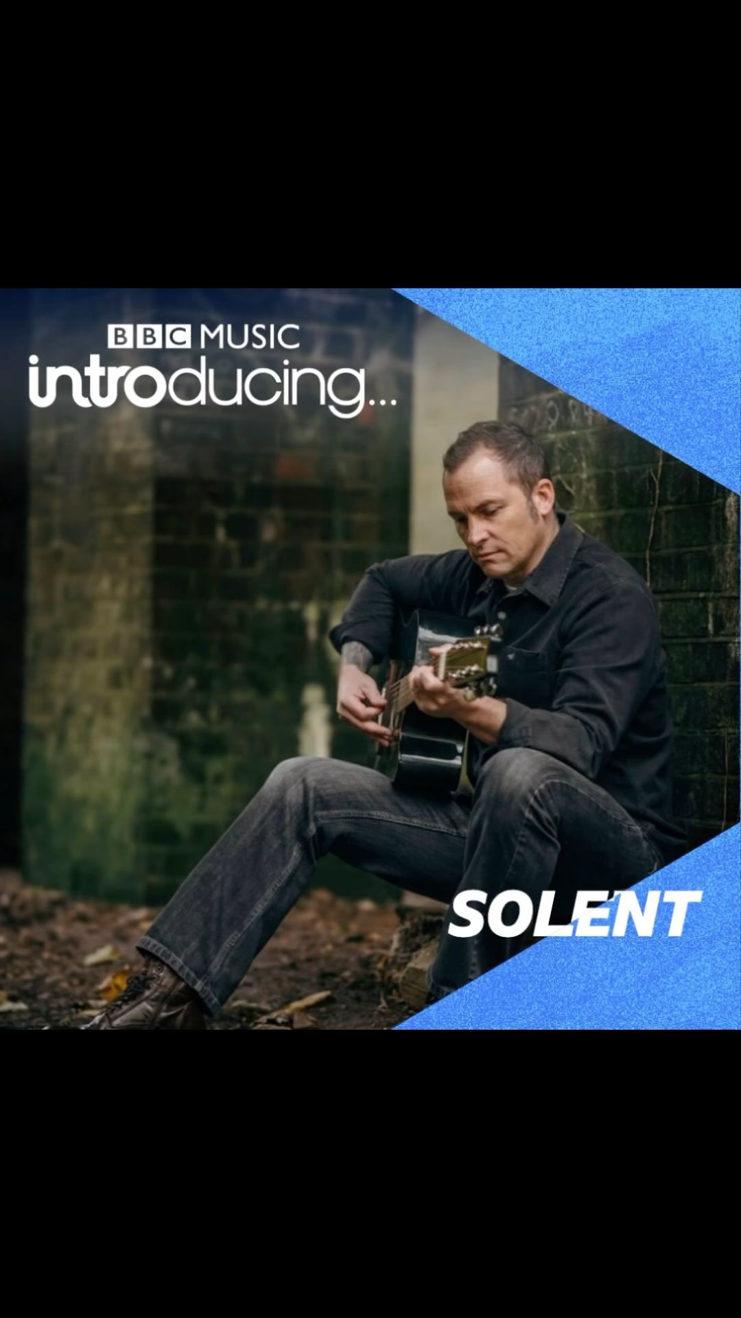 I’m proud to say our new track What Will Be, Will Be is to be aired for the first time on @bbcintroducing tomorrow night at 8pm!! The show will be repeated at the same time on Saturday night!!
The song is scheduled for release on the 17th Oct.
🎸
#itsnevertoolate #veteran #newmusic #indierock #radio #first #rock #oasis #unsigned #unsignedartist #epiphone #fender #electricguitar #instagood #instapicoftheday #song #songwriter #originalmusic #guitaristsofinstagram #independentartist #rocknroll #freshfinds #britpop #britrock #SingerSongwriter #worldmusic #indieartist #musician